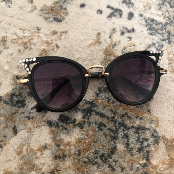 Other - CHILDRENS SUNGLASSES!